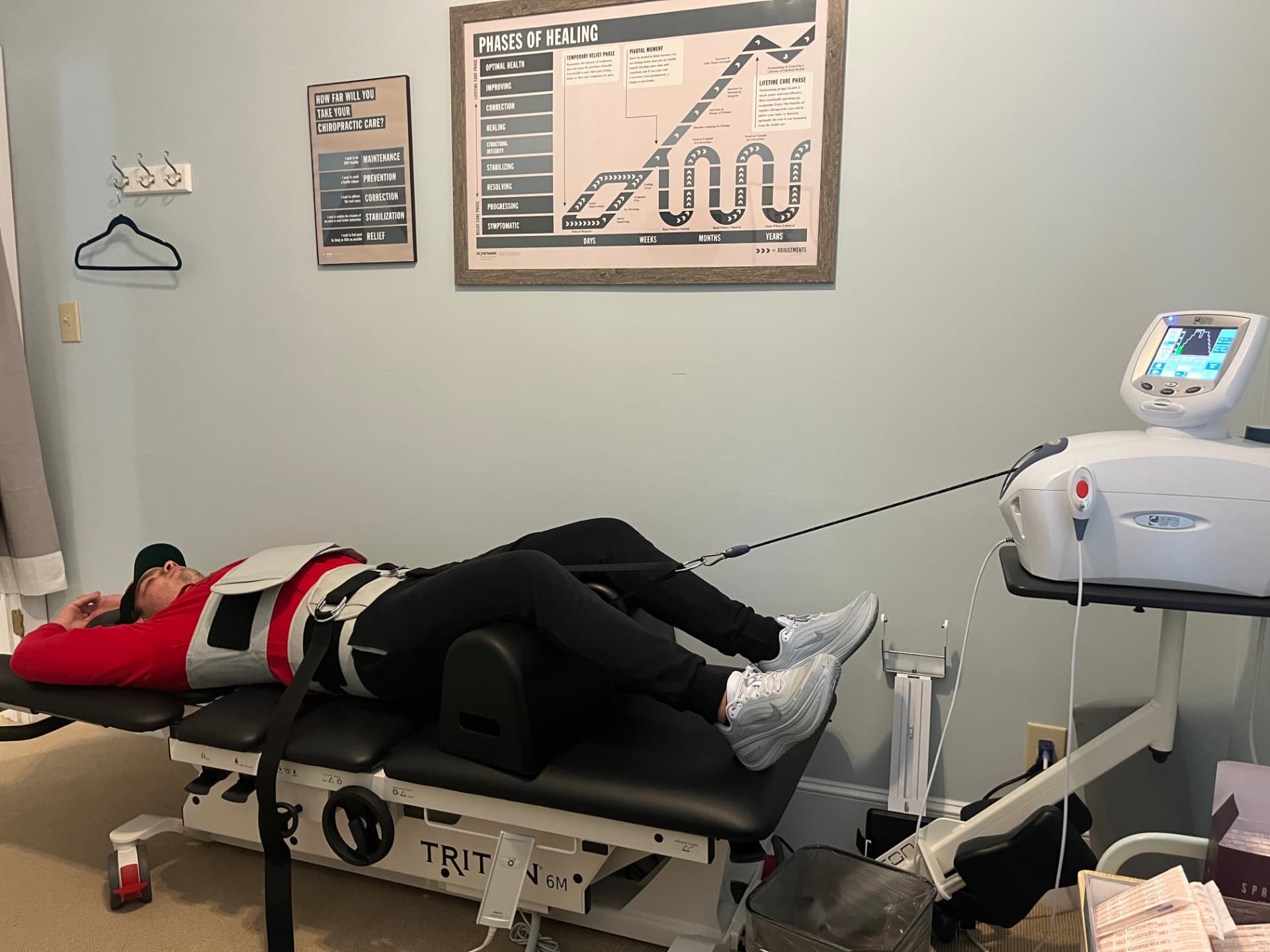 Client resting comfortably during a decompression session at Allt House